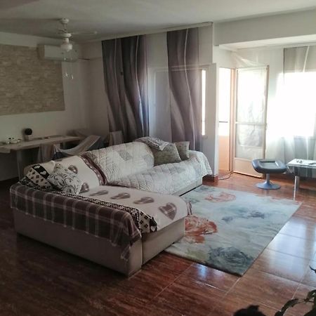Schoene Wohnung Mit Wifi Und Parkplatz Auf Der Strasse Oliva Εξωτερικό φωτογραφία